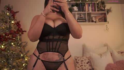 Snapshot of emilyxrose_ chatting on December 20, 7:07 pm IG thickemmsss online show from December 20, 7:07 pm