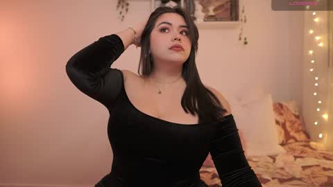 Snapshot of emilyxrose_ chatting on February 6, 7:40 pm IG thickemmsss online show from February 6, 7:40 pm