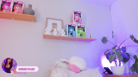 Snapshot of emilyy_bank chatting on September 25, 8:28 pm Emily Bank online show from September 25, 8:28 pm