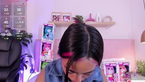 Snapshot of emilyy_bank chatting on January 22, 11:32 pm Emily Bank online show from January 22, 11:32 pm