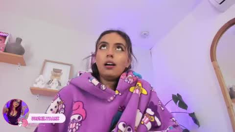 Snapshot of emilyy_bank chatting on September 27, 8:49 pm Emily Bank online show from September 27, 8:49 pm