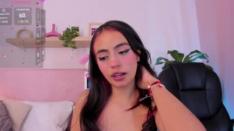 Snapshot of emilyy_bank chatting on December 26, 11:57 pm Emily Bank online show from December 26, 11:57 pm