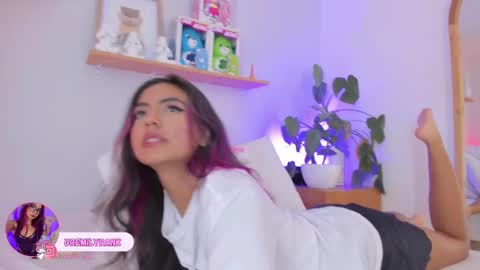 Snapshot of emilyy_bank chatting on September 14, 1:53 pm Emily Bank online show from September 14, 1:53 pm