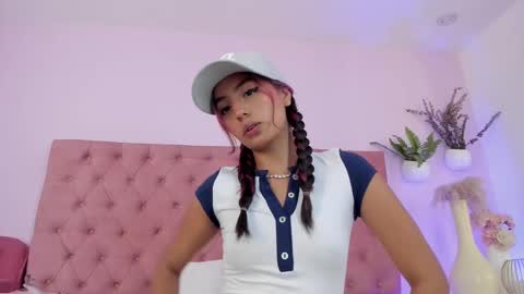 Snapshot of emilyy_bank chatting on March 6, 7:54 pm Emily Bank online show from March 6, 7:54 pm
