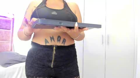 Snapshot of emilyy_cooperr chatting on February 13, 3:18 am emilyy_cooperr online show from February 13, 3:18 am