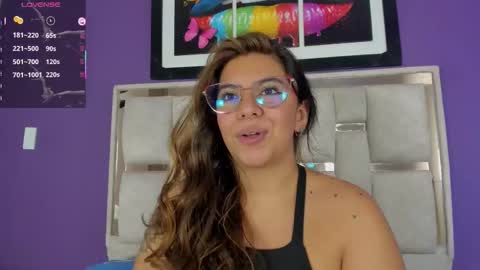 emilyy_cooperr online show from March 13, 2:29 pm