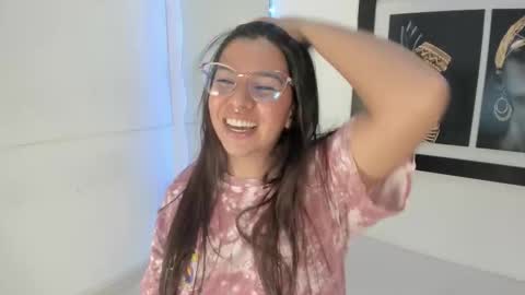 Snapshot of emilyy_cooperr chatting on September 16, 1:08 pm emilyy_cooperr online show from September 16, 1:08 pm