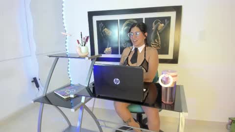Snapshot of emilyy_cooperr chatting on September 11, 12:27 pm emilyy_cooperr online show from September 11, 12:27 pm