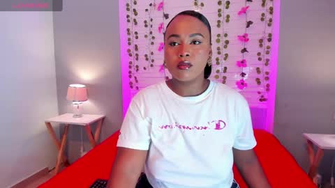 Snapshot of emilyystuart chatting on December 31, 3:55 am Emily online show from December 31, 3:55 am