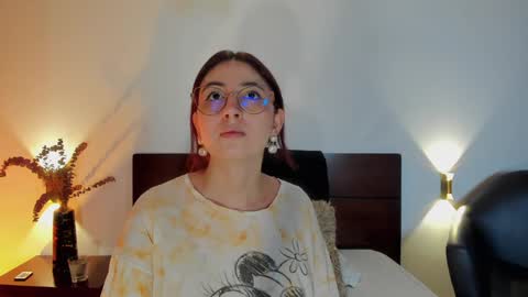 Snapshot of emilyywatson chatting on December 18, 11:34 am Emilyy Watson online show from December 18, 11:34 am