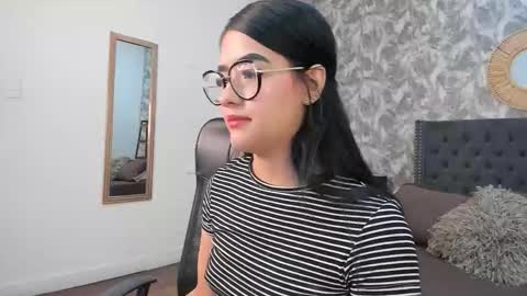 Snapshot of emma_1025 chatting on September 10, 1:44 pm emma online show from September 10, 1:44 pm