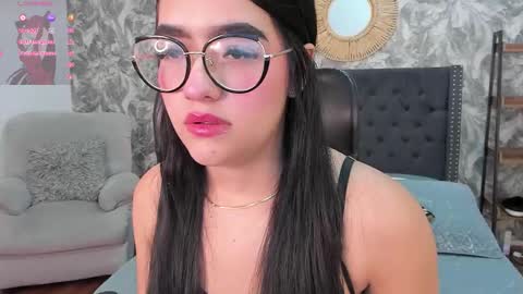 Snapshot of emma_1025 chatting on October 11, 1:14 pm emma online show from October 11, 1:14 pm