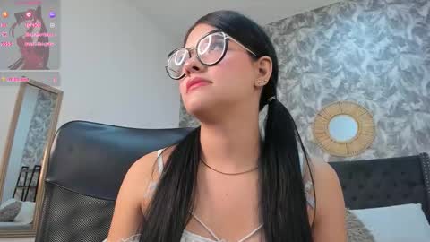 Snapshot of emma_1025 chatting on September 9, 1:33 pm emma online show from September 9, 1:33 pm
