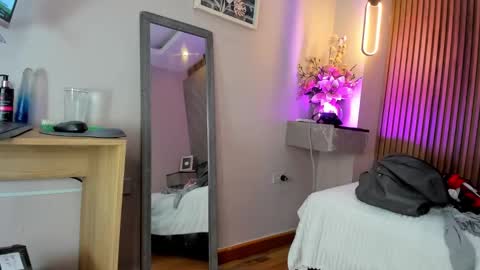 emma__rose1 online show from September 9, 3:17 am