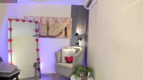 Snapshot of emma_alice_ chatting on February 12, 12:22 pm Alice online show from February 12, 12:22 pm