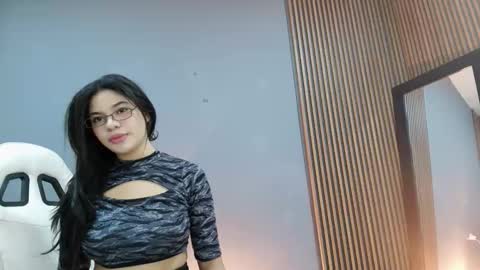 emma_and_aysha online show from January 16, 2:51 am