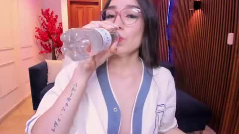 emma_caarter online show from July 18, 3:32 am