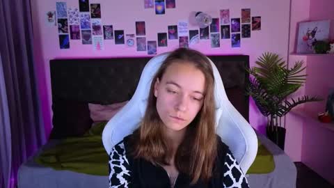 emma_chaser online show from November 17, 2:01 am