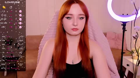 Snapshot of emma_chery chatting on December 12, 5:52 am Emma online show from December 12, 5:52 am