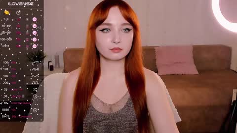 Snapshot of emma_chery chatting on December 3, 5:52 am Emma online show from December 3, 5:52 am