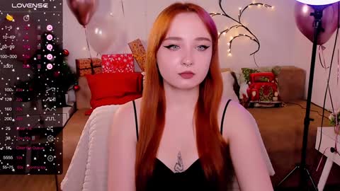 Snapshot of emma_chery chatting on December 19, 9:51 am Emma online show from December 19, 9:51 am