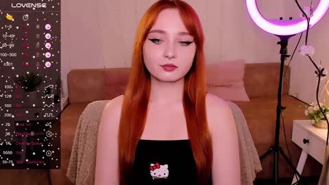 Snapshot of emma_chery chatting on December 11, 6:14 am Emma online show from December 11, 6:14 am