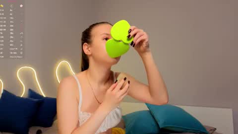 Emma online show from March 25, 2:17 am