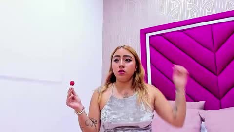 EMMA  online show from January 9, 9:19 pm