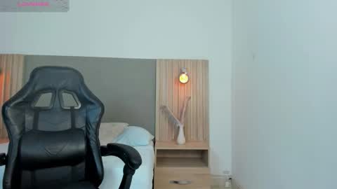 E M M A online show from February 4, 7:22 am