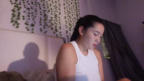 emma_johnson_ online show from October 19, 4:47 am