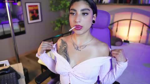 Emma online show from June 3, 10:04 pm
