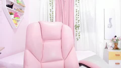 Snapshot of emma_lorense chatting on March 10, 7:07 pm Emma online show from March 10, 7:07 pm