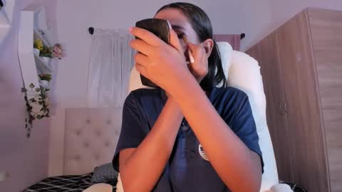Snapshot of emma_lorense chatting on October 16, 8:11 pm Emma online show from October 16, 8:11 pm
