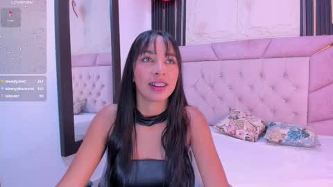 Snapshot of emma_lorense chatting on February 21, 7:10 pm Emma online show from February 21, 7:10 pm