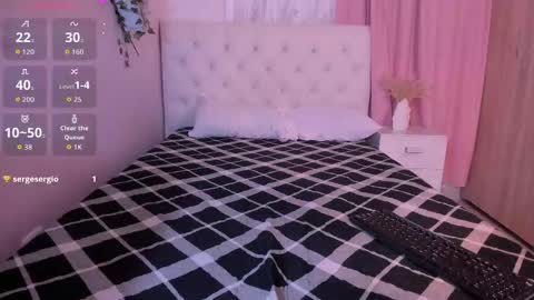 Snapshot of emma_lorense chatting on September 22, 7:12 pm Emma online show from September 22, 7:12 pm
