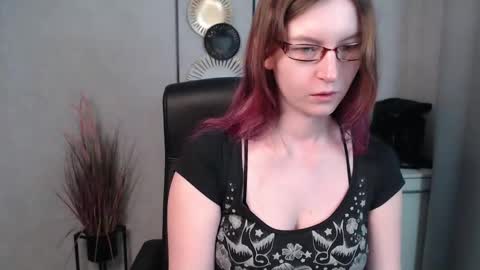 Snapshot of emma_lust94 chatting on March 3, 6:42 am emma online show from March 3, 6:42 am