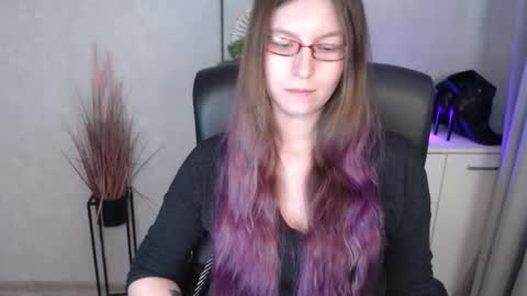 emma online show from October 30, 7:33 am