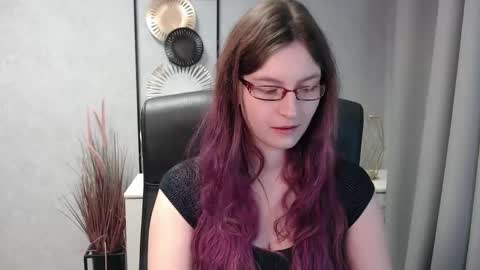 Snapshot of emma_lust94 chatting on December 29, 7:39 am emma online show from December 29, 7:39 am