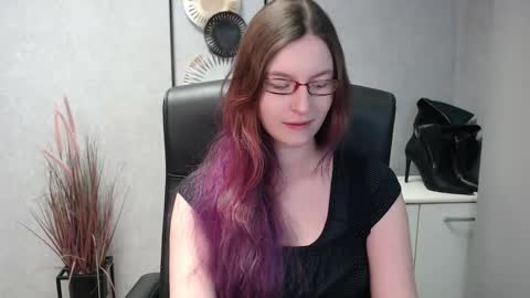Snapshot of emma_lust94 chatting on February 18, 6:37 am emma online show from February 18, 6:37 am