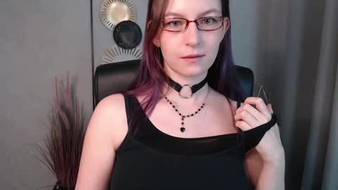 Snapshot of emma_lust94 chatting on December 13, 6:42 am emma online show from December 13, 6:42 am