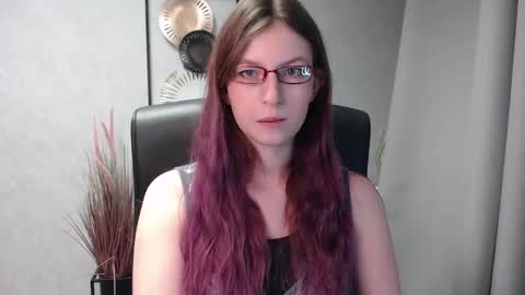 Snapshot of emma_lust94 chatting on December 30, 8:43 am emma online show from December 30, 8:43 am