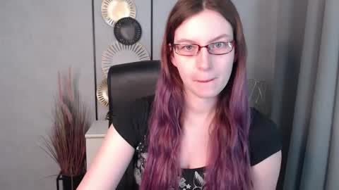 Snapshot of emma_lust94 chatting on December 28, 7:33 am emma online show from December 28, 7:33 am