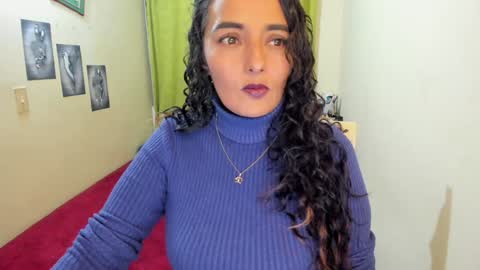 Snapshot of emma_luxy chatting on December 29, 5:53 am emma luxy online show from December 29, 5:53 am