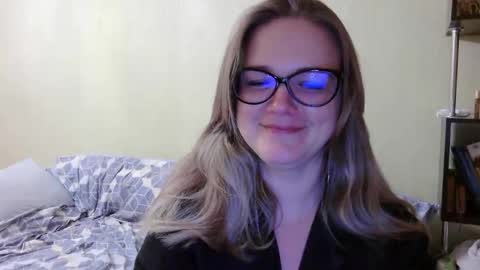 emma_misty_ online show from October 22, 4:23 pm