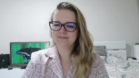 emma_misty_ online show from March 18, 8:14 pm