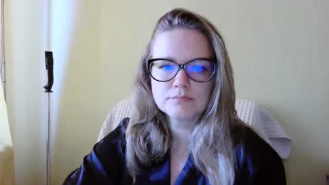 emma_misty_ online show from October 1, 7:35 am