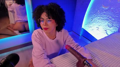 Snapshot of emma_nakamura chatting on January 9, 10:09 am online show from January 9, 10:09 am