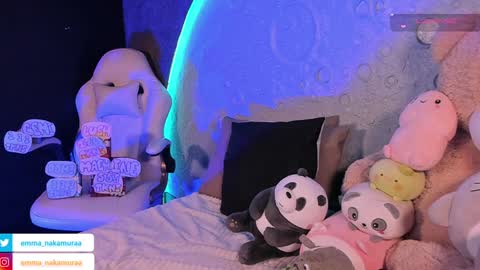 Snapshot of emma_nakamura chatting on December 22, 10:17 am online show from December 22, 10:17 am