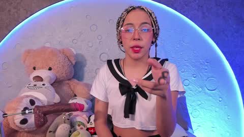 Snapshot of emma_nakamura chatting on December 7, 10:12 am online show from December 7, 10:12 am