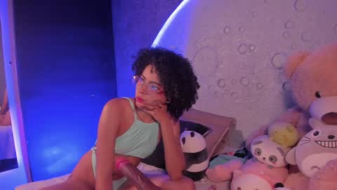 Snapshot of emma_nakamura chatting on January 15, 10:06 am online show from January 15, 10:06 am